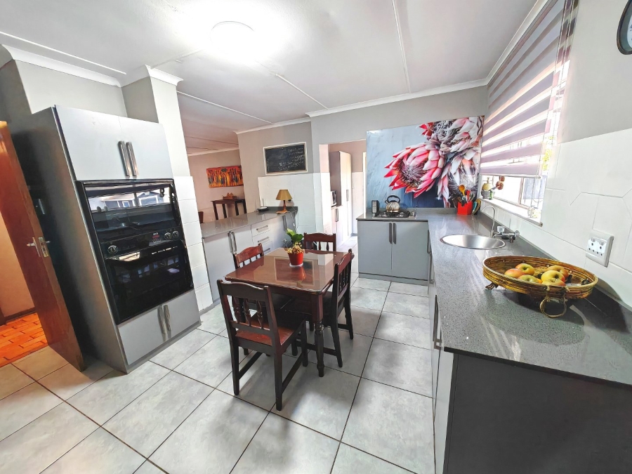 5 Bedroom Property for Sale in Heuwelsig Free State